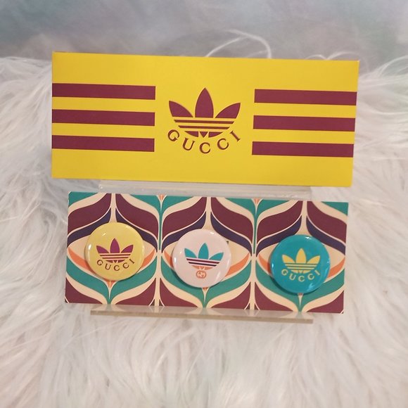 Brand New RARE Gucci x Adidas Collab VIP Set of 3 Buttons/Pins/Brooches/Badges - Picture 2 of 3